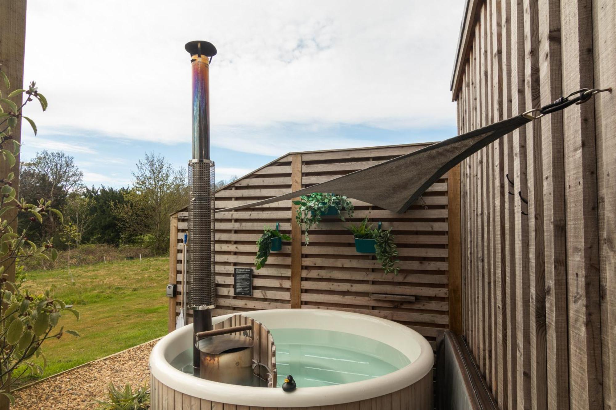 The Reef - Unique Hot Tub Cabin In Милпорт Экстерьер фото